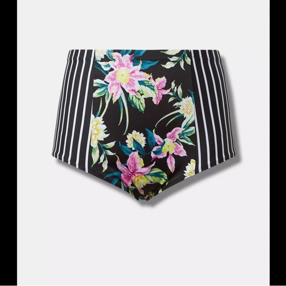 2 piece
Breezy Tropical Perfect Stripe
Top 4x
Bottom 2x - Picture 2 of 8